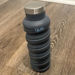 Que Travel Water Bottle Expandable Collapsible 20 oz Silicone Gray Hiking‎ Camp